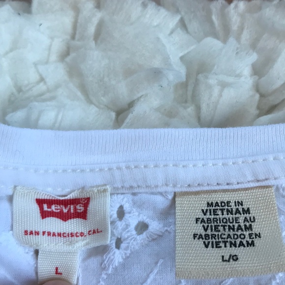 Levi’s Crochet Pocket Tee - Picture 4 of 6